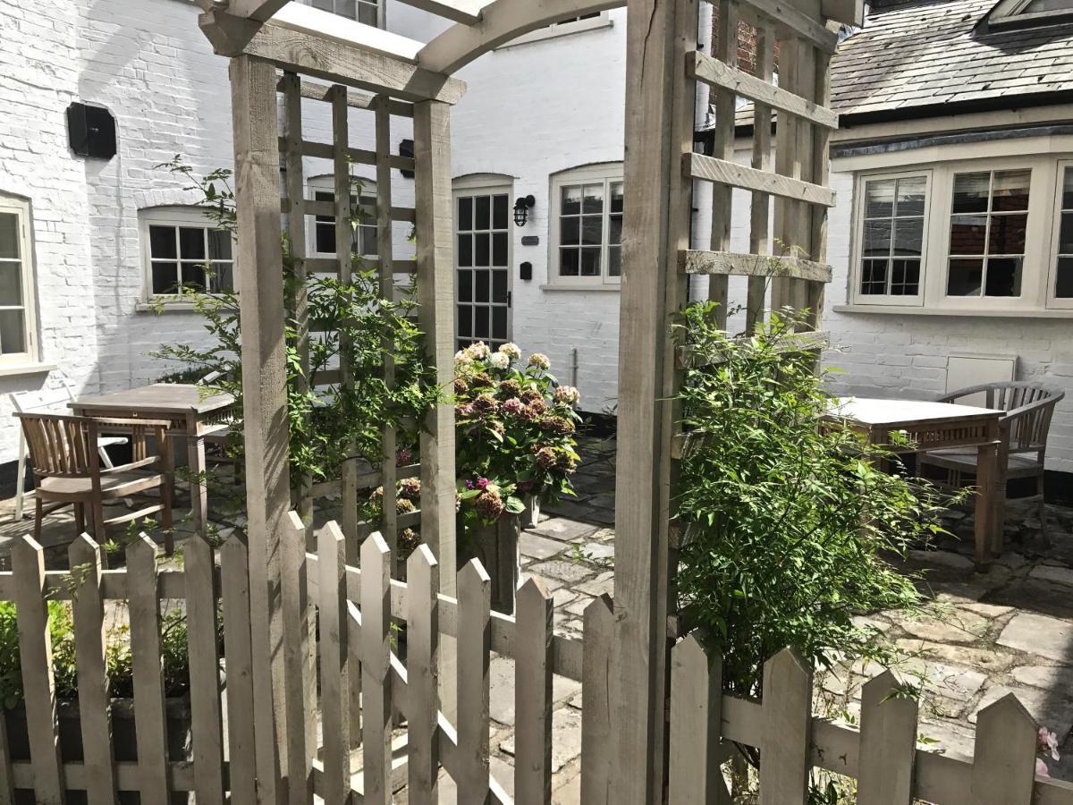 Courtyard Cottages Lymington, 2 Adults Only Eksteriør billede