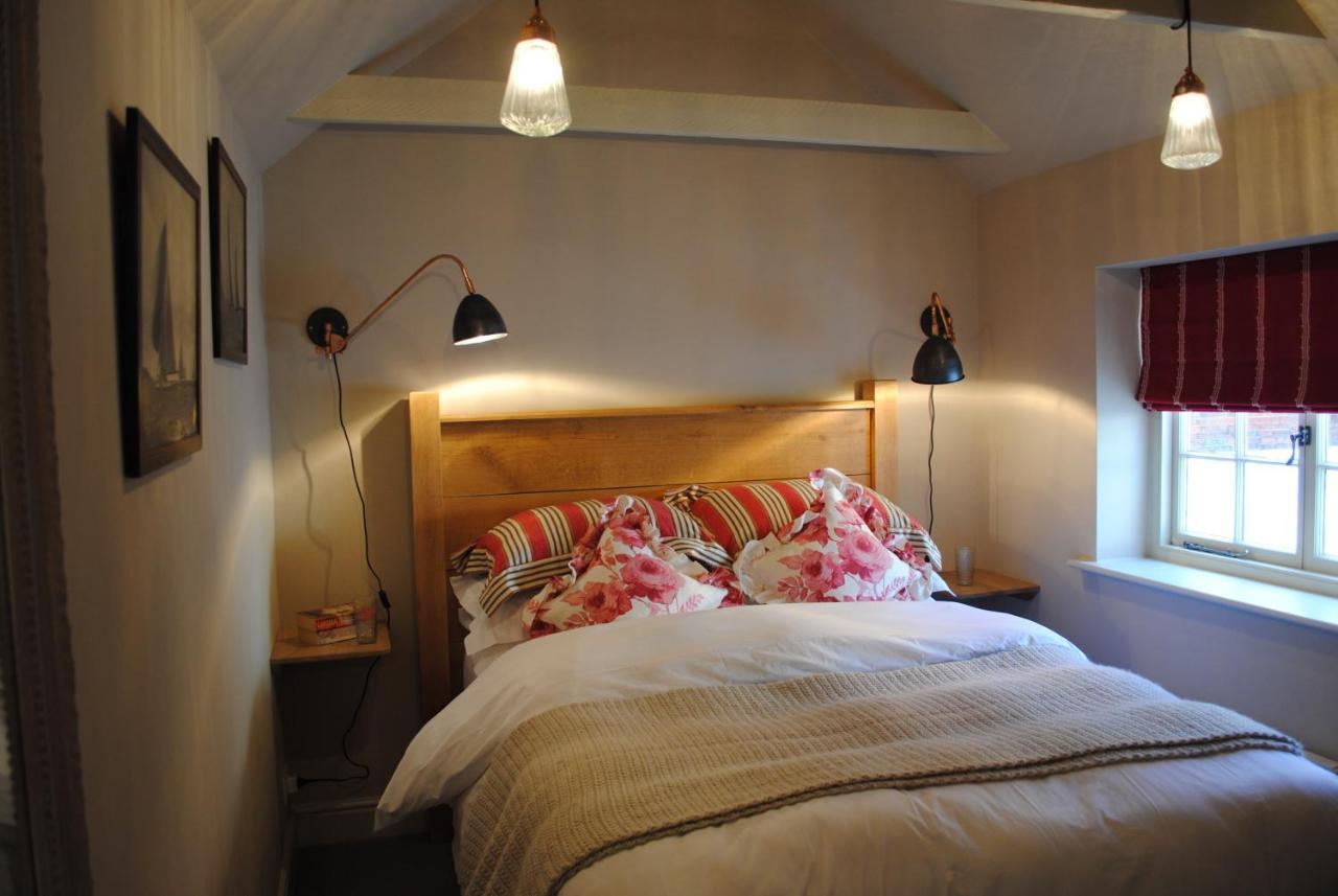 Courtyard Cottages Lymington, 2 Adults Only Eksteriør billede